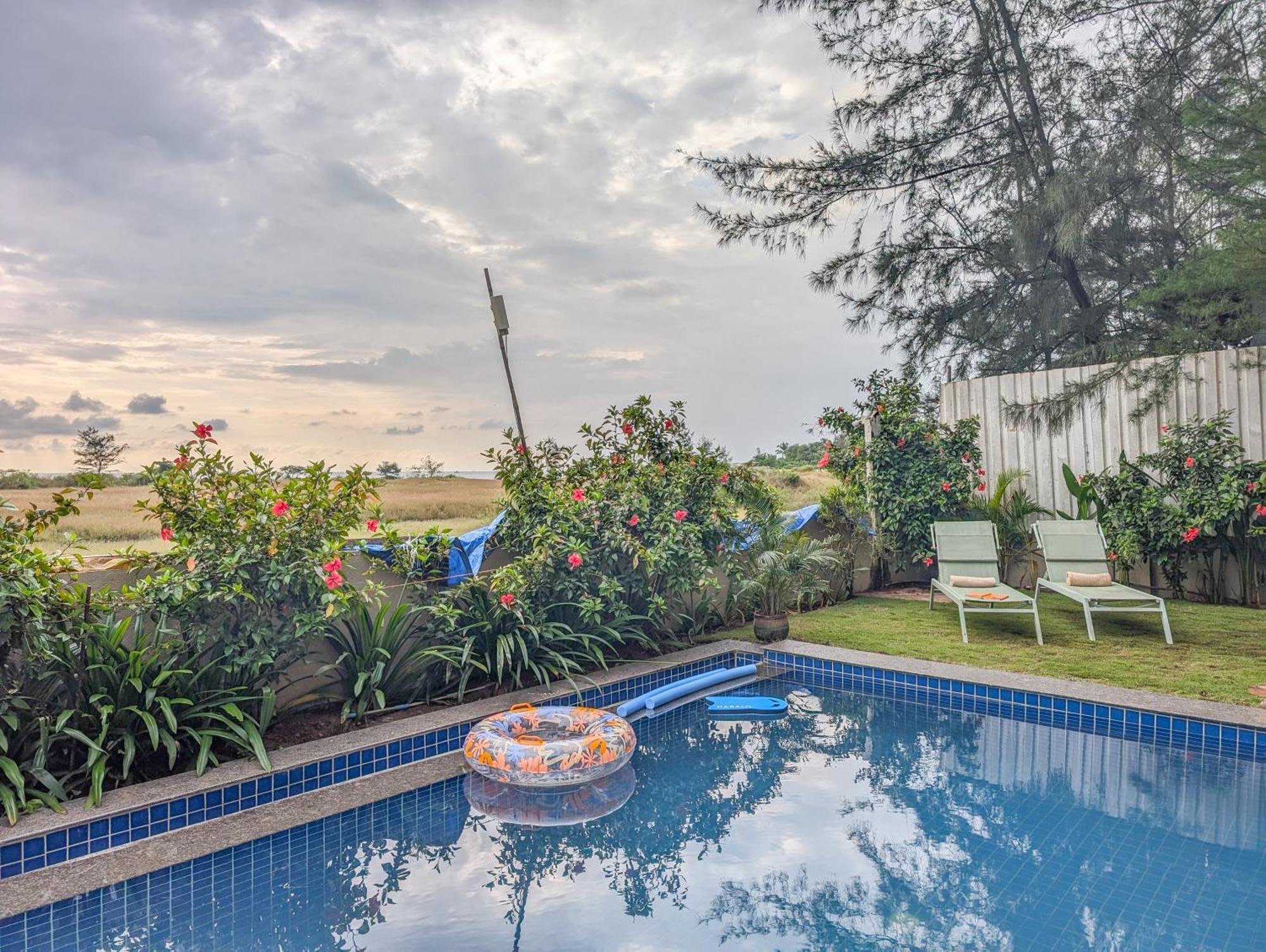 Beach Villa Morjim Exterior foto